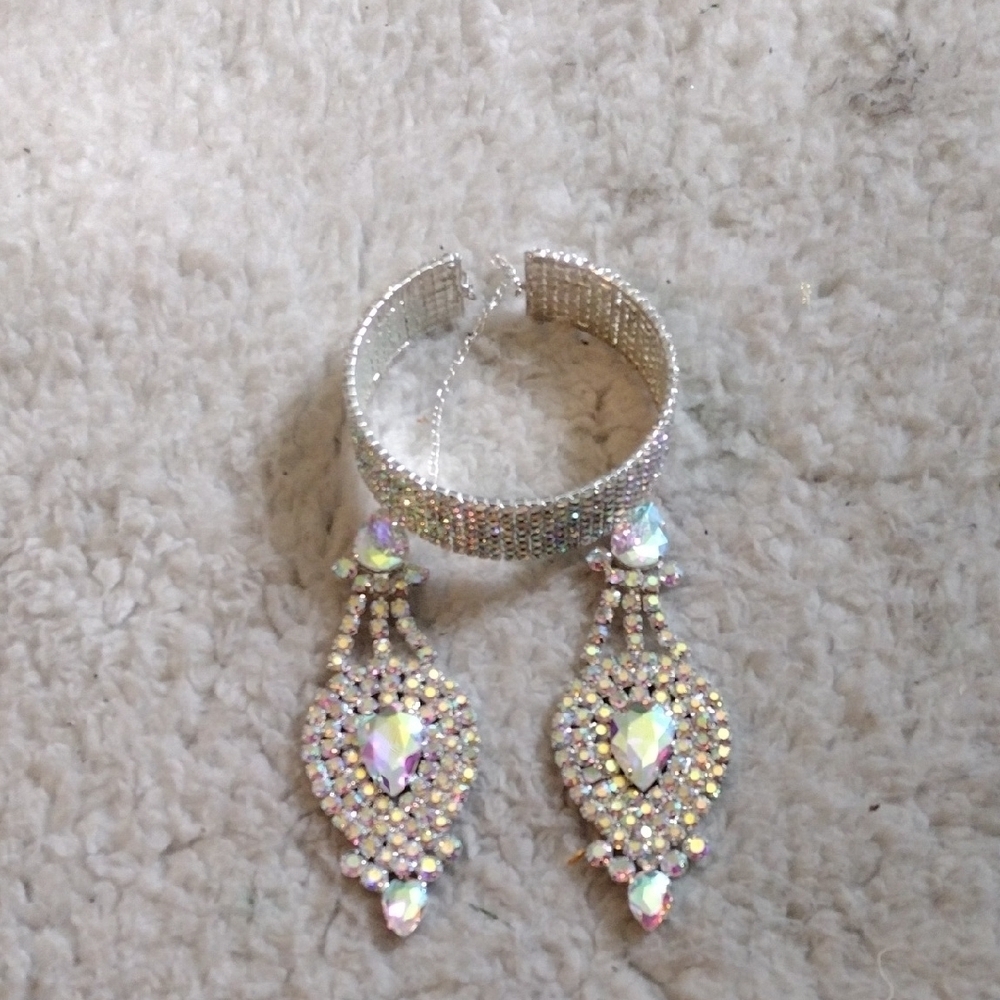 AKIRA Silver and Iridescent Jewelry Set